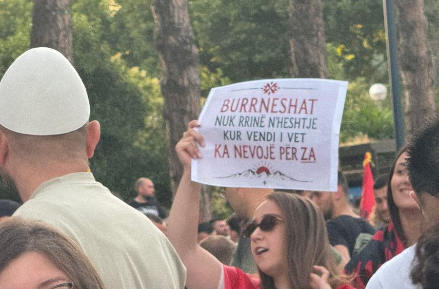 “Banda 3+1”, “Tradhtar kombi”, “A kena shtet apo