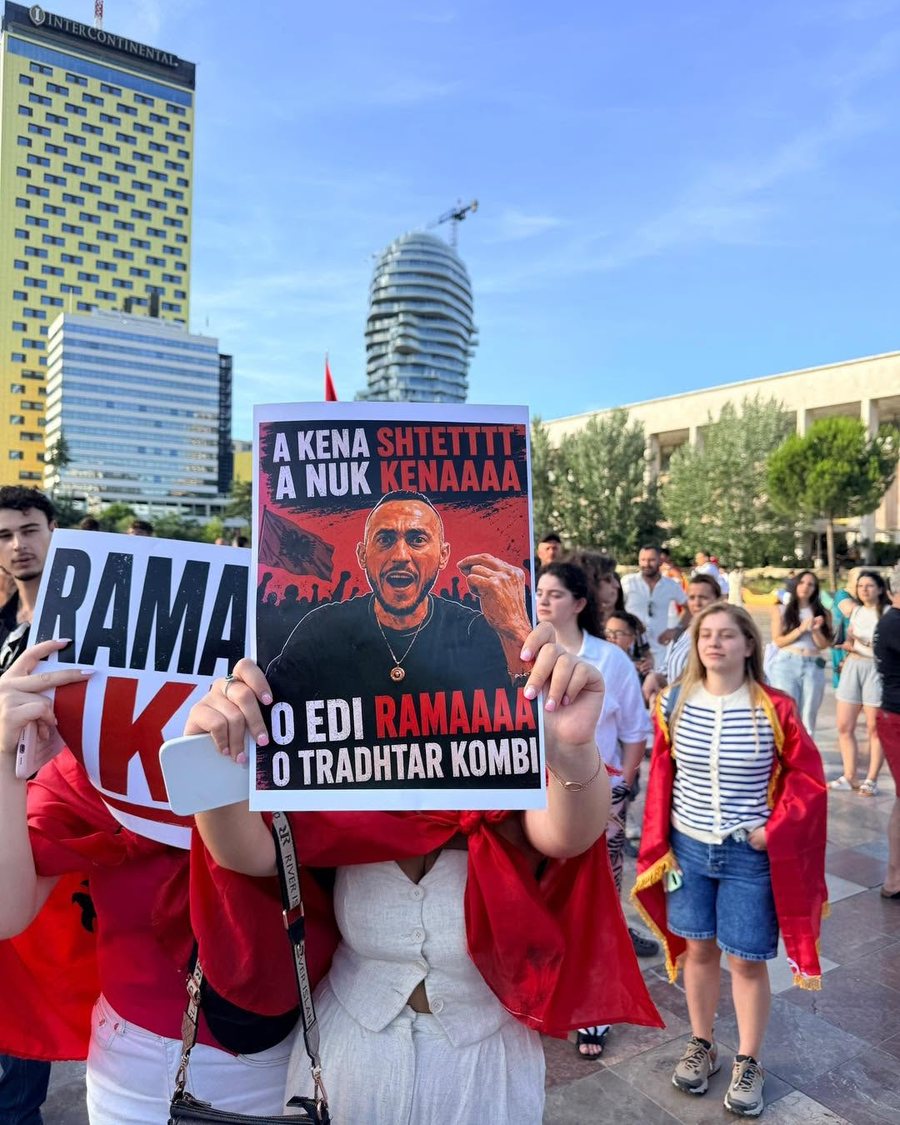 “Banda 3+1”, “Tradhtar kombi”, “A kena shtet apo