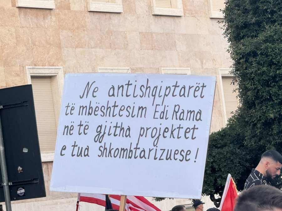 “Banda 3+1”, “Tradhtar kombi”, “A kena shtet apo