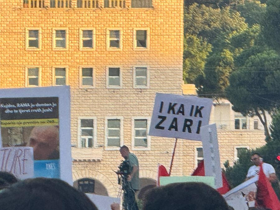 “Banda 3+1”, “Tradhtar kombi”, “A kena shtet apo