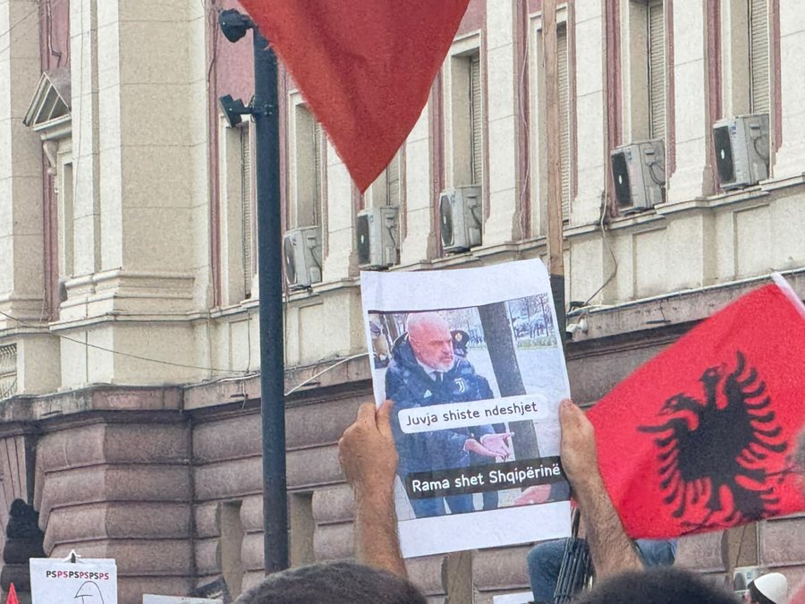 “Banda 3+1”, “Tradhtar kombi”, “A kena shtet apo