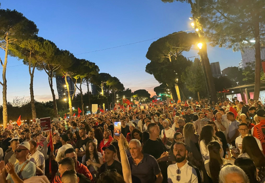 Il mistero del leader della protesta: chi si cela dietro?