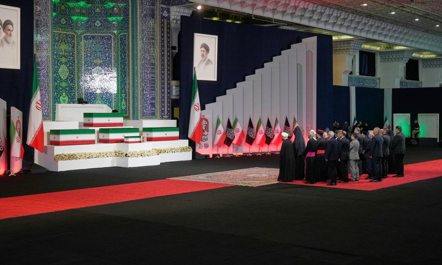 Nga Rusia te Arabia Saudite, delegacione e huaja q&euml; b&euml;n&euml; homazhe