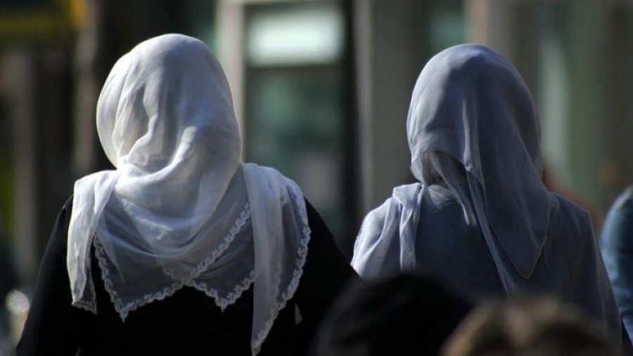 filizat-e-pare-te-islamit-politik-ne-shqiperi-pasojat-e-nje-ndarjeje-te-re